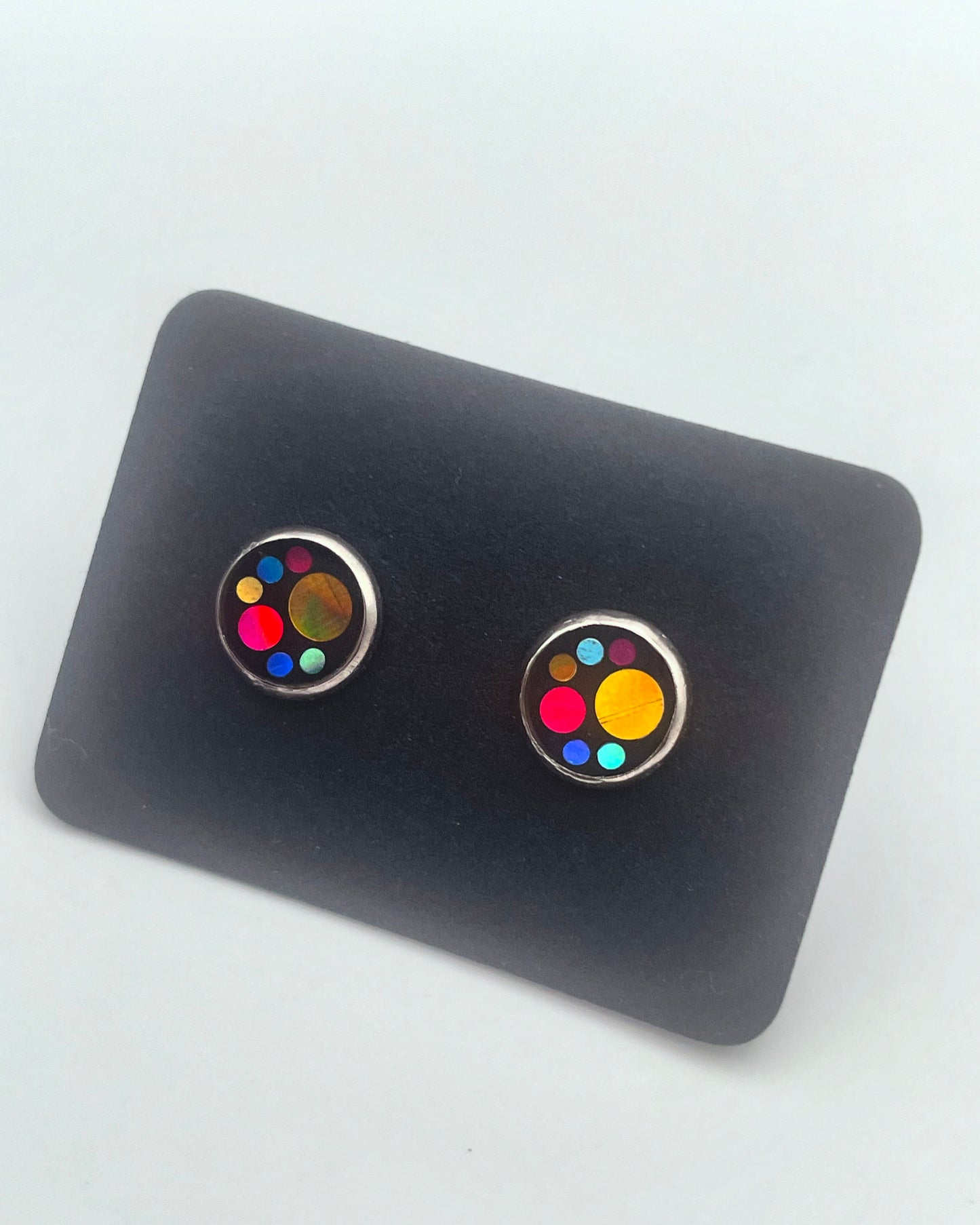 Disco ear studs with colourful sparkles in 6 or 10mm