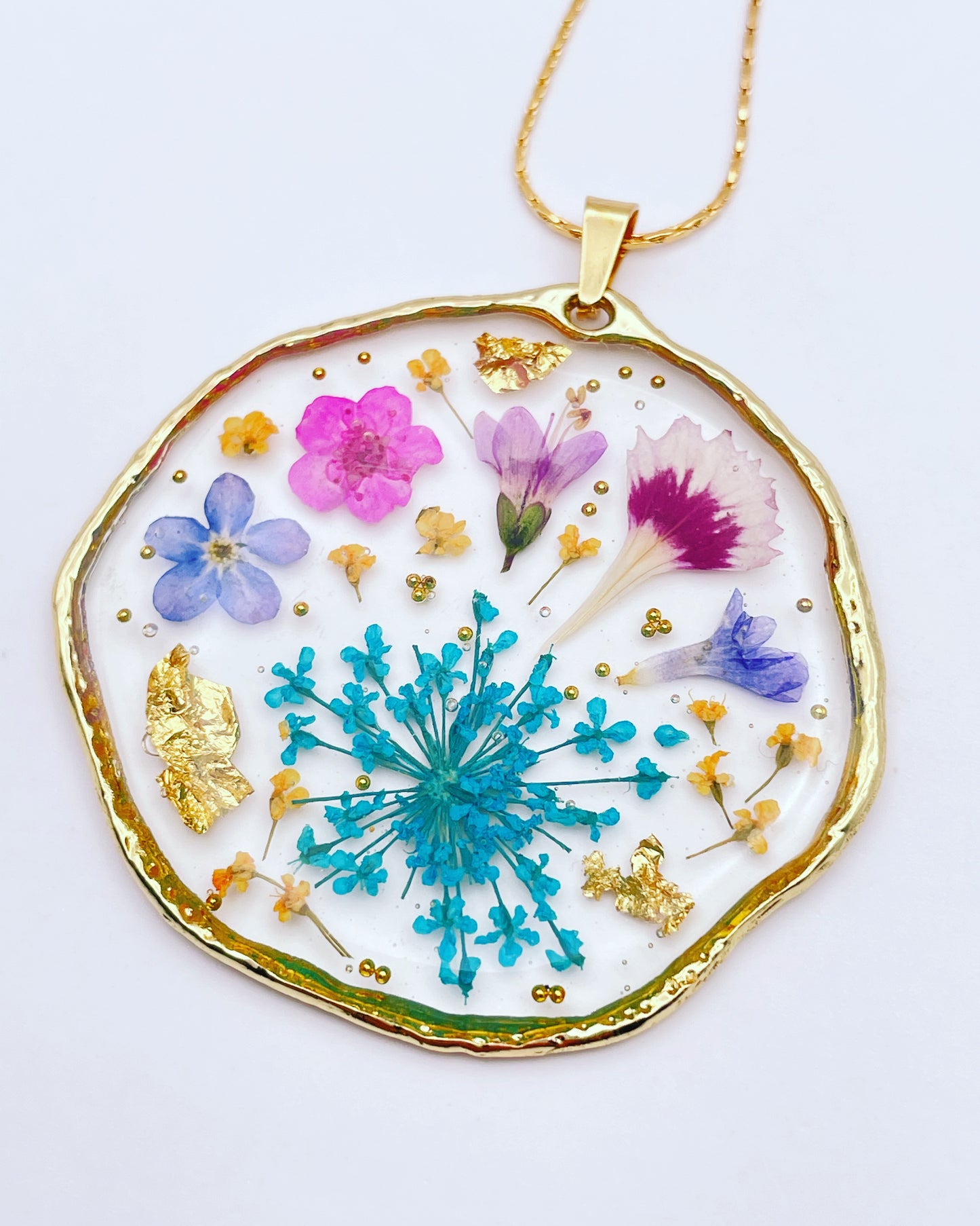 Large pendant necklace with blue and pink Flower