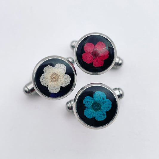 Black cufflinks with real flowers in 10mm
