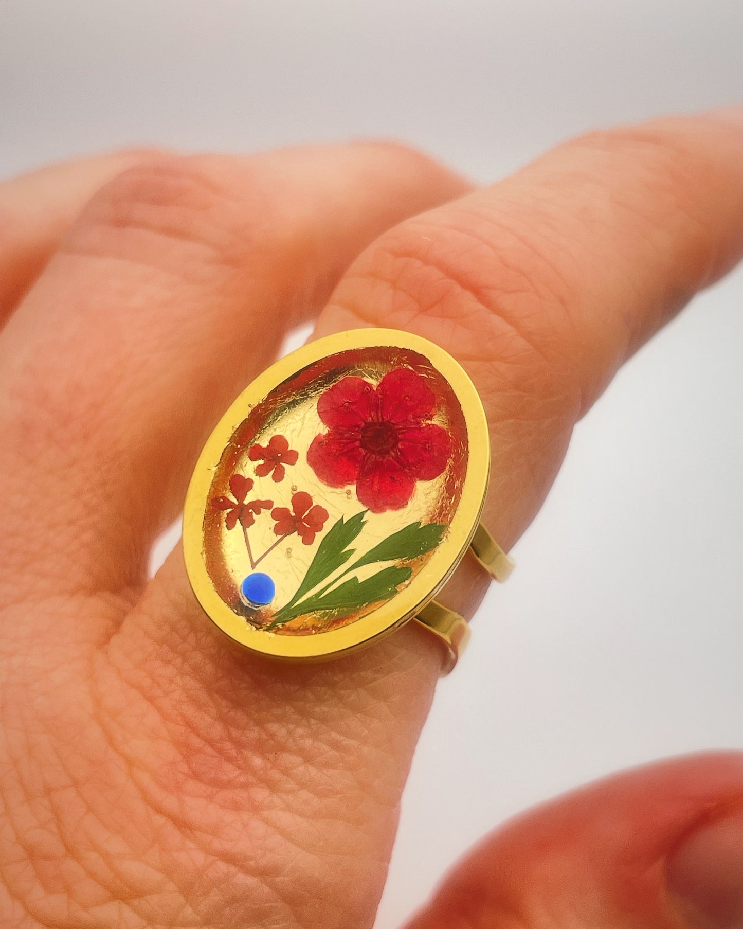 Cocktail ring with red flowers in oval shape