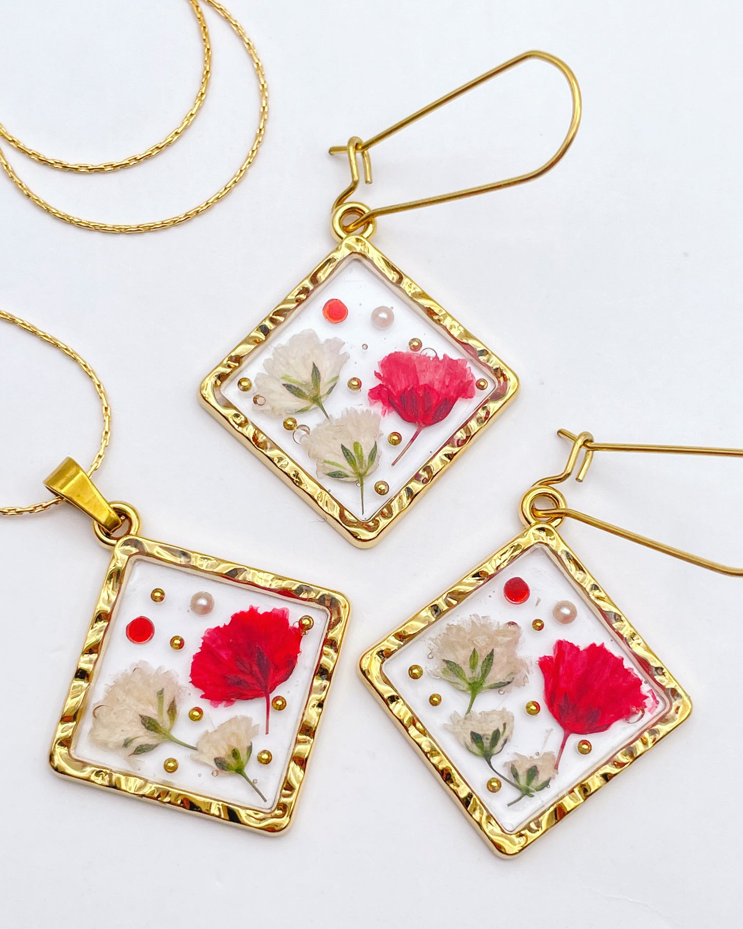 Square earrings with red poppies and gypsophila flowers