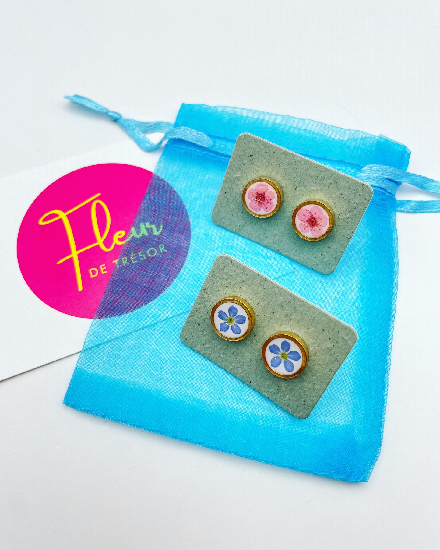 Stud earrings with red flowers in black lacquer