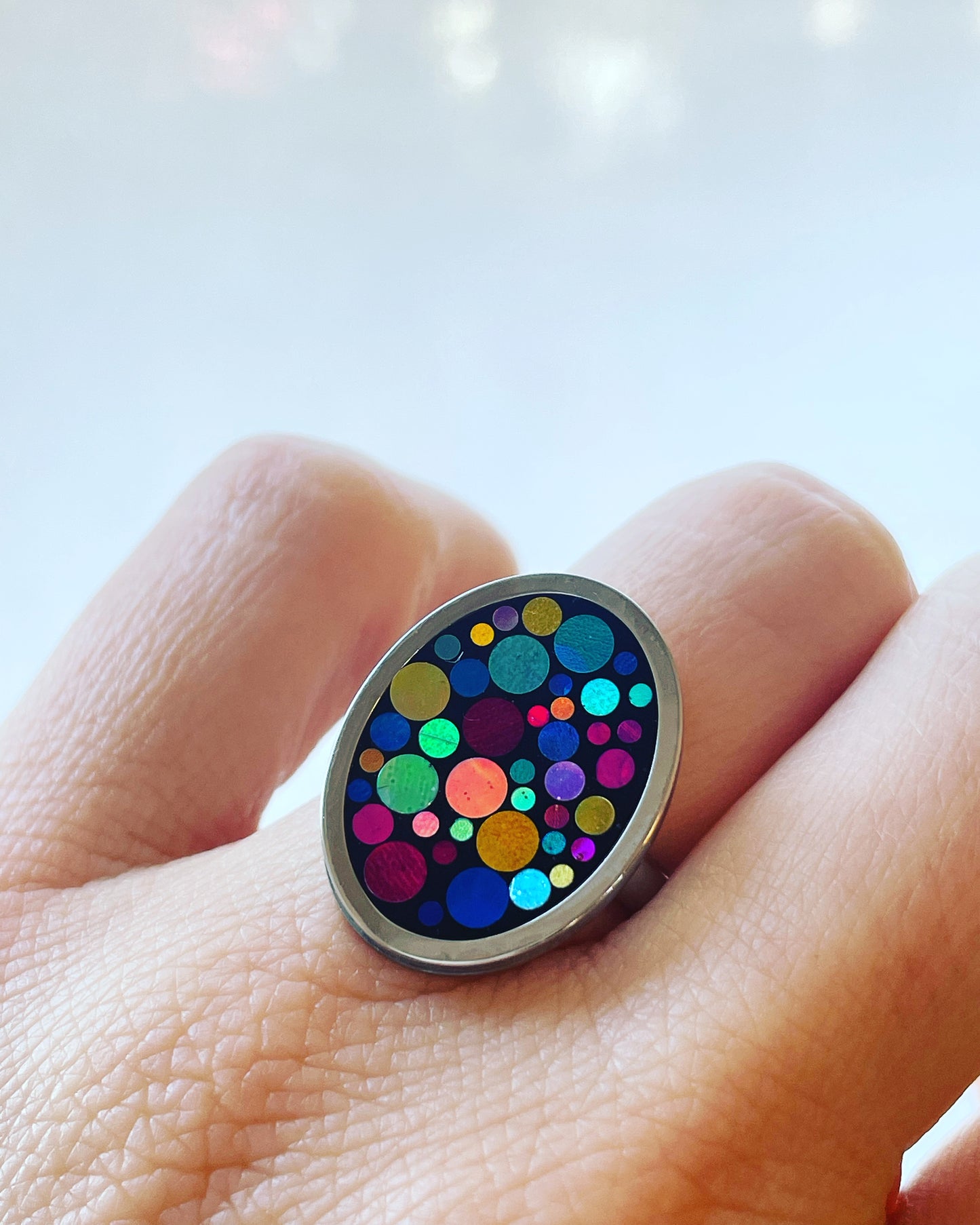 Statement oval ring with colourful disco glitter