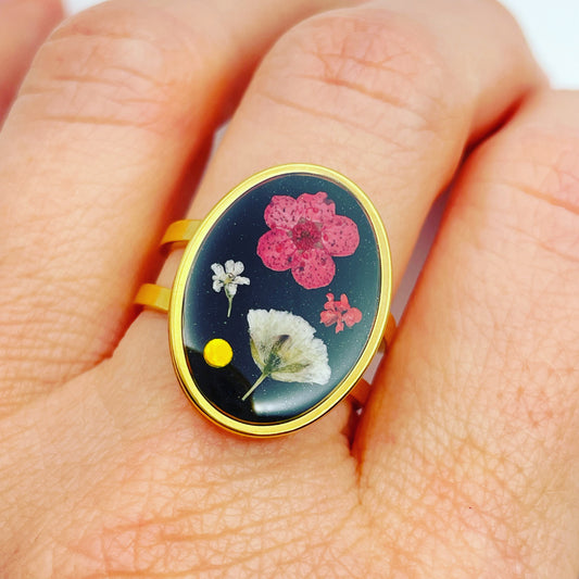 Cocktail ring with red flowers and black lacquer