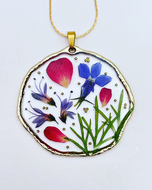 Bespoke customisable pendant necklace with real flowers