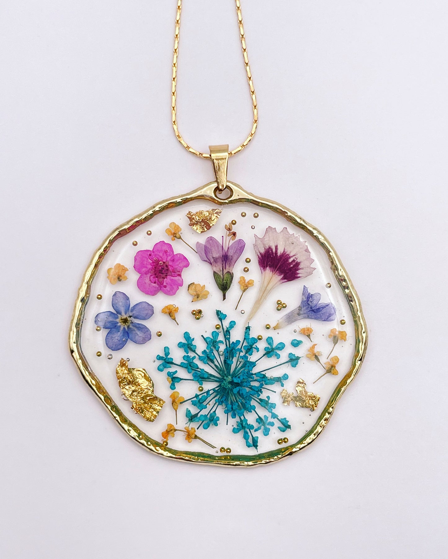 Large pendant necklace with blue and pink Flower