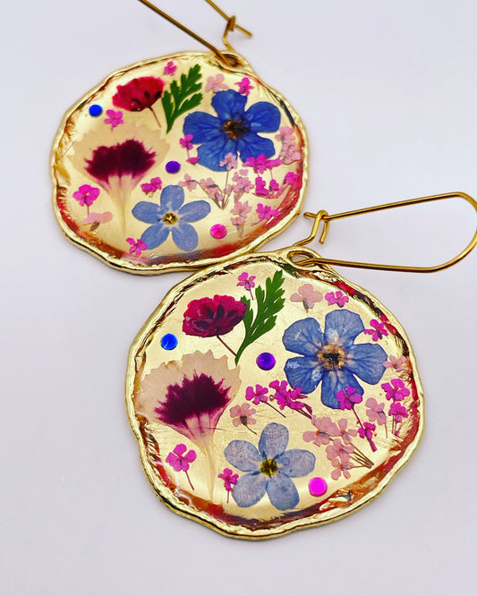 Statement earrings with real flowers and gold leaf