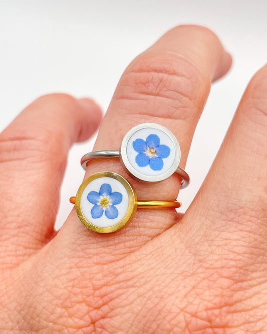 Mini circle ring with forget-me-not in  8mm