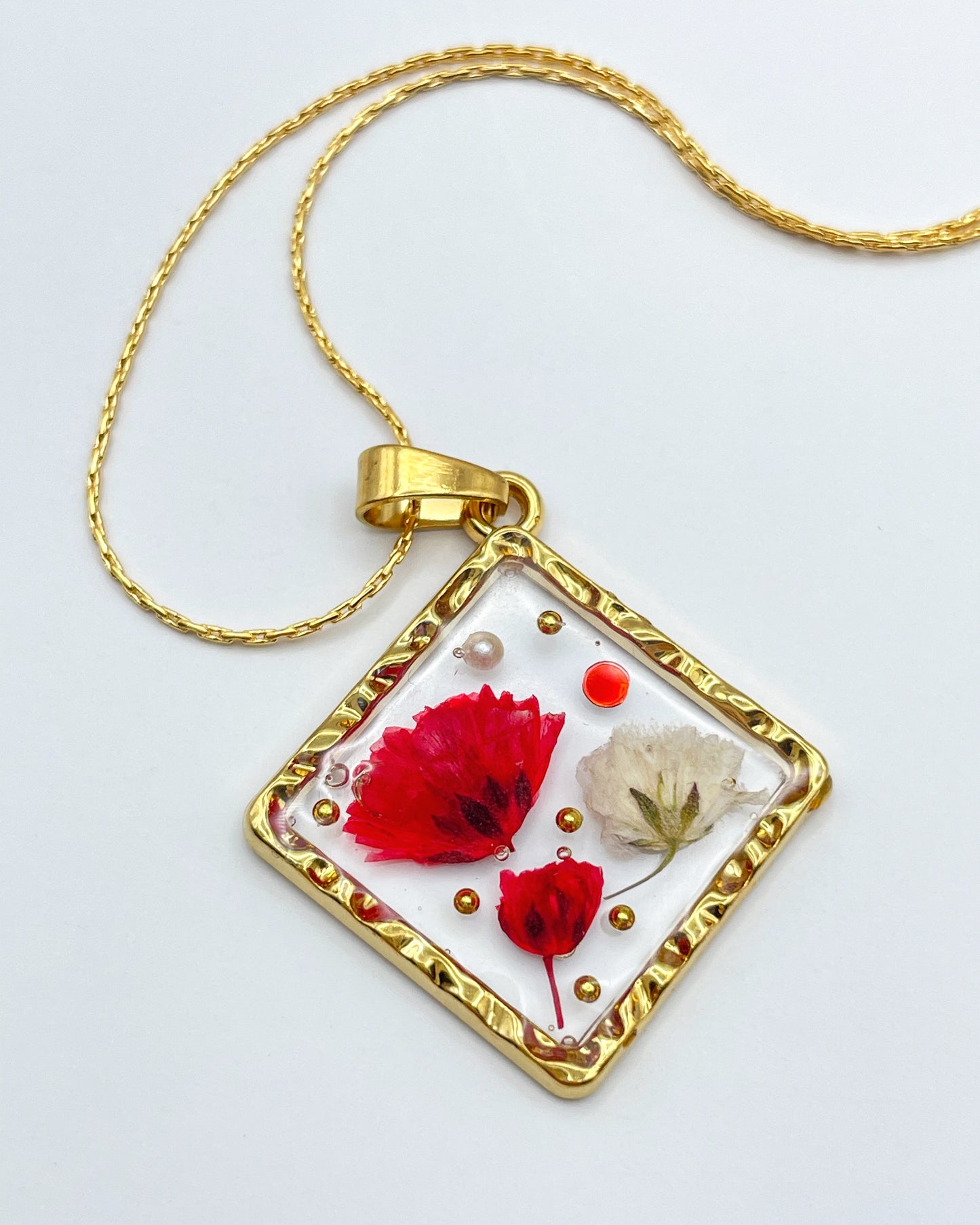 Square pendant necklace with red poppies and baby's breath