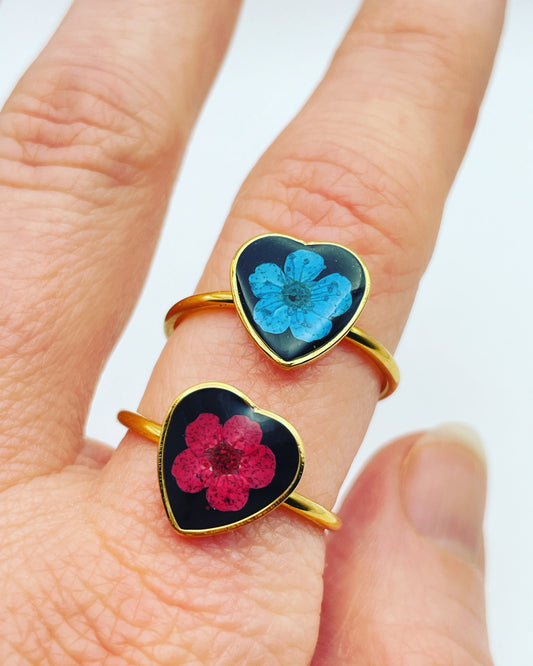 Heart ring with flowers and black lacquer in 10mm