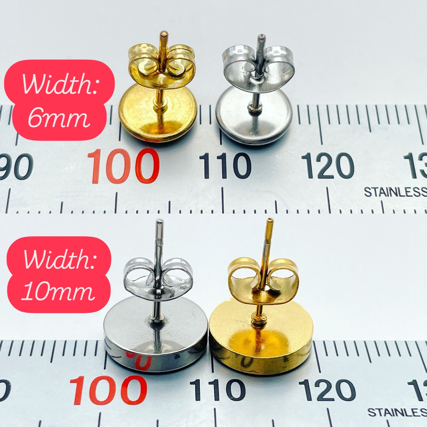 Stud earrings with forget-me-nots in black lacquer, in 6 or 10mm