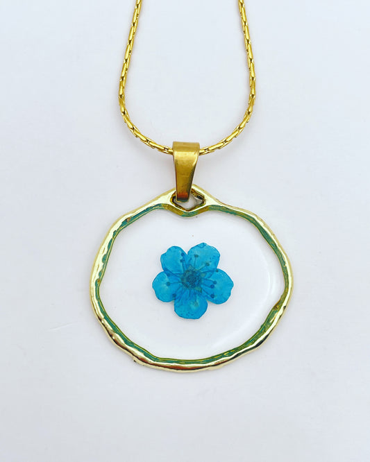 Pendant necklace with blue forget-me-not flowers
