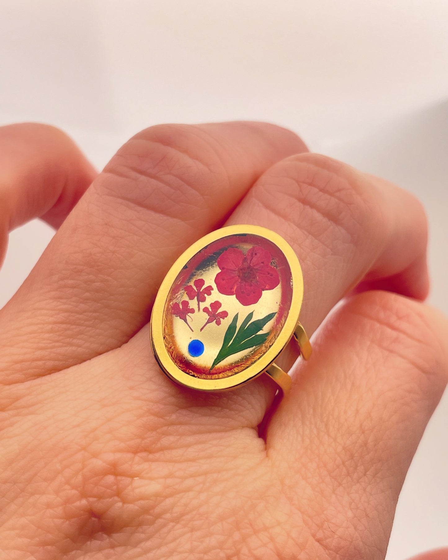 Cocktail ring with red flowers in oval shape