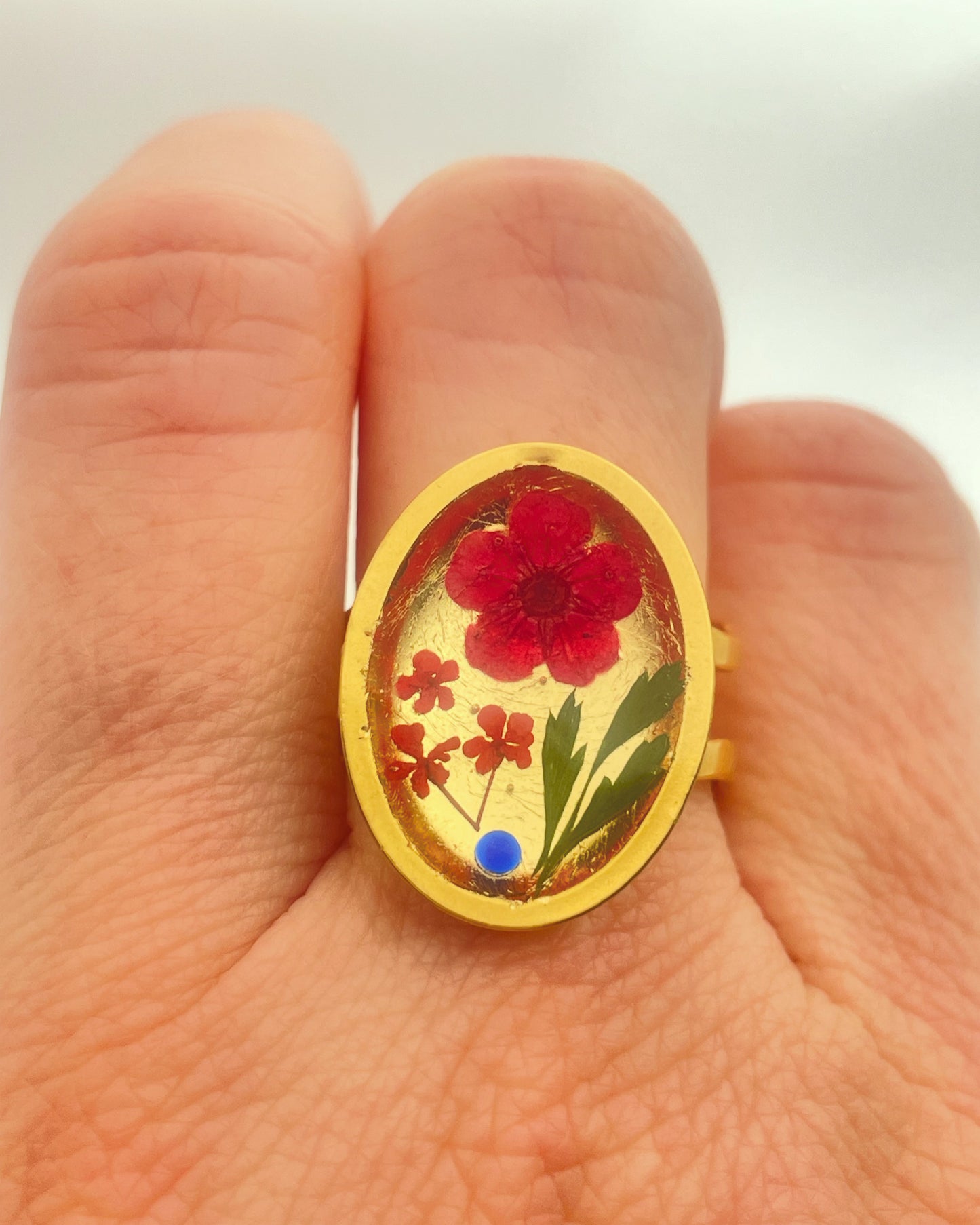 Cocktail ring with red flowers in oval shape