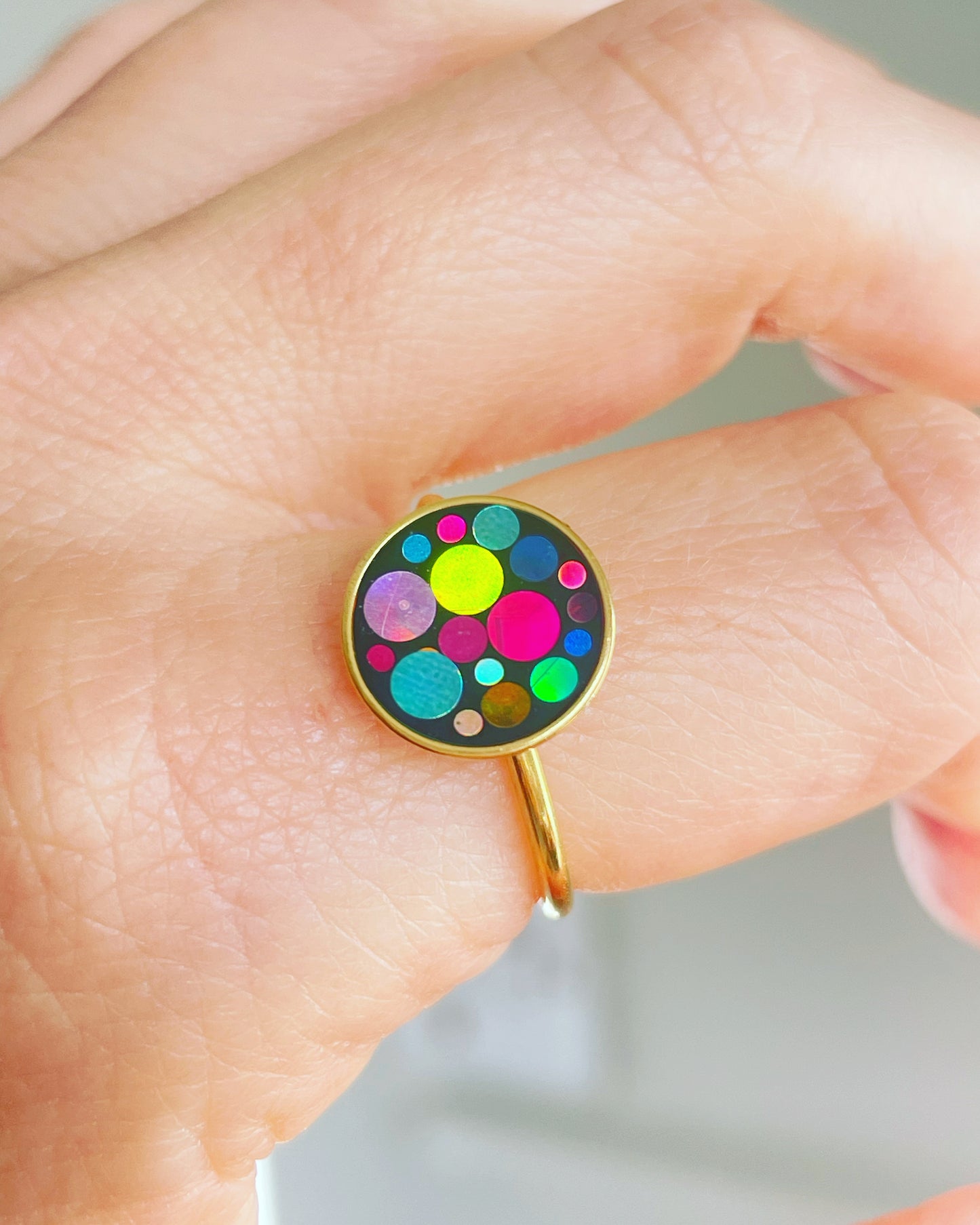Colourful sparkly disco ring in 10mm