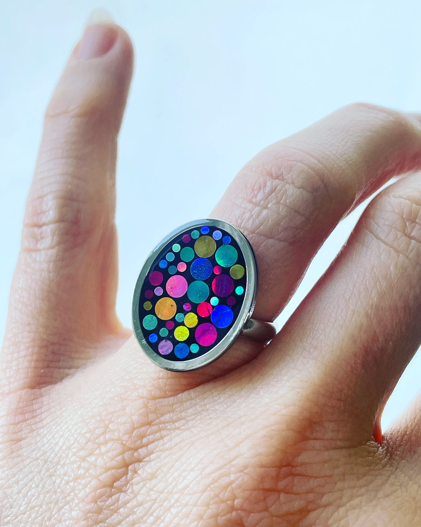 Statement oval ring with colourful disco glitter