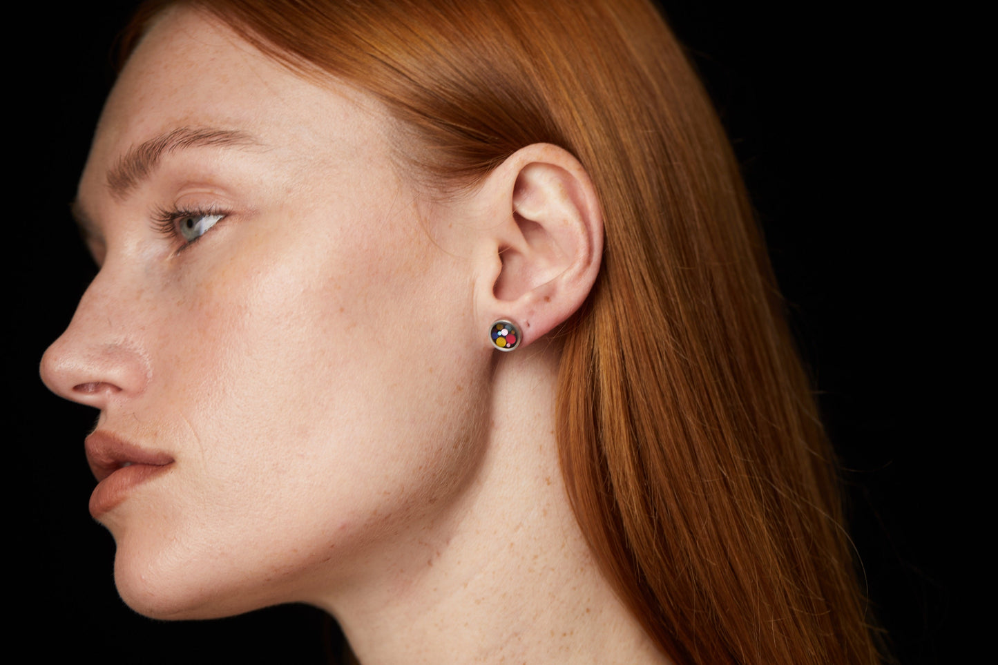 Disco ear studs with colourful sparkles in 6 or 10mm