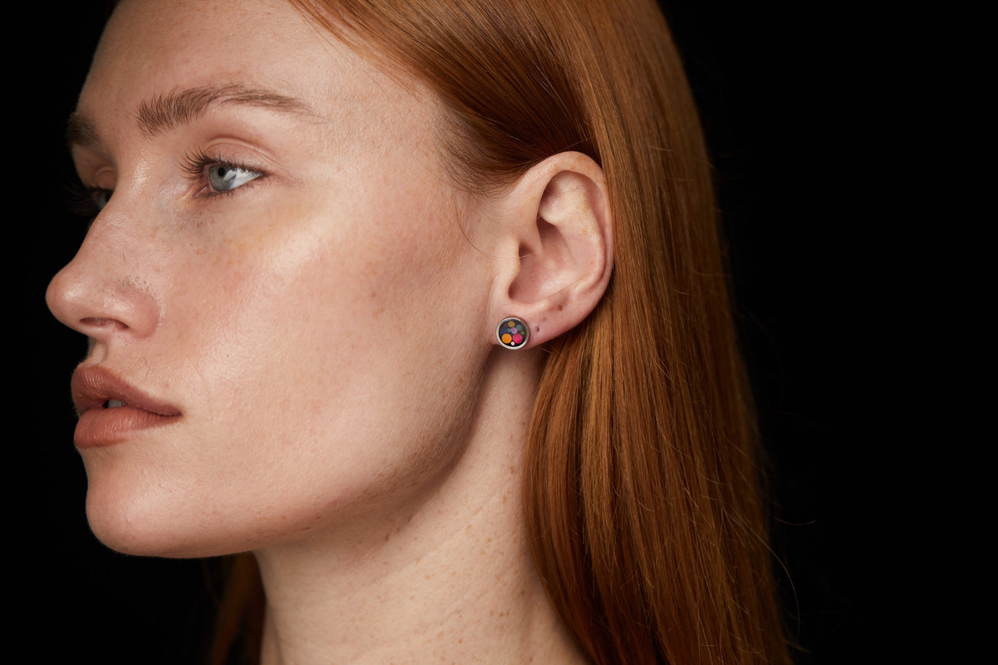 Disco ear studs with colourful sparkles in 6 or 10mm