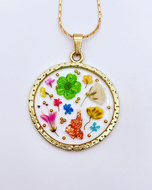 Statement necklace with colourful flowers in gold