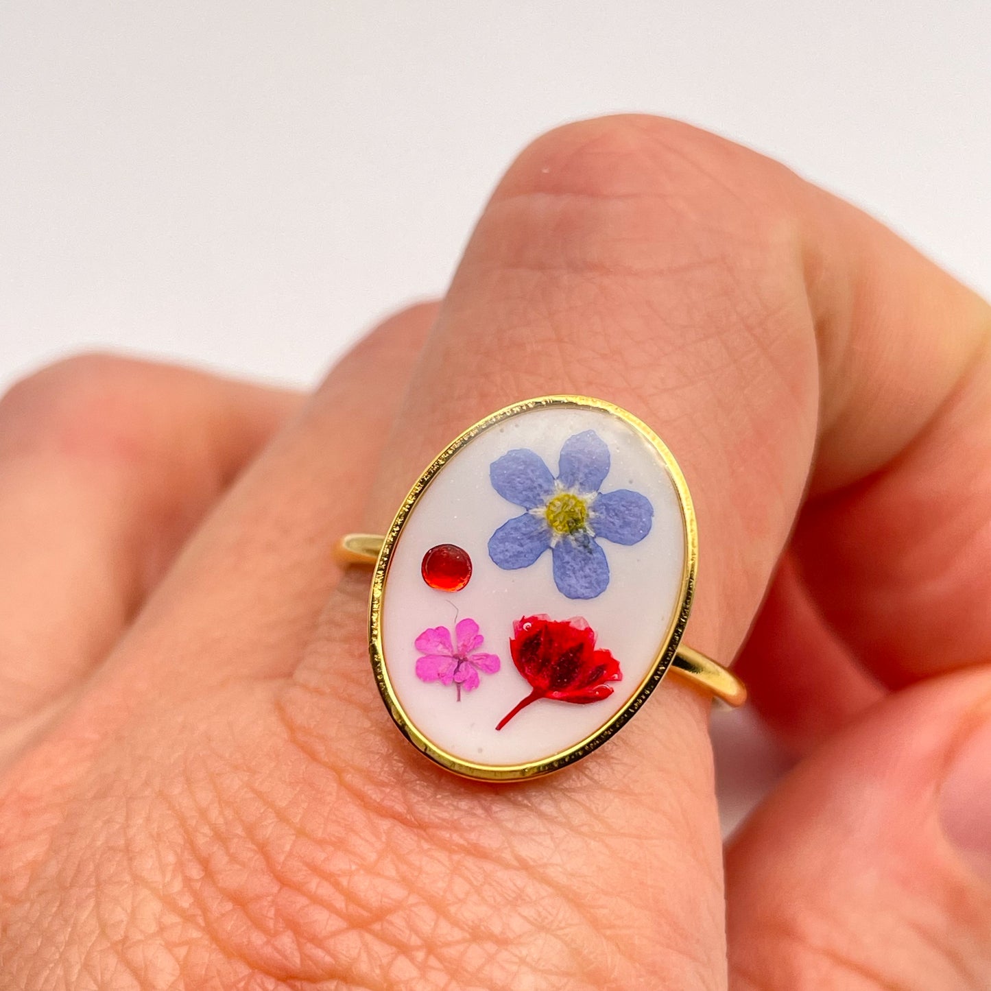 Ring with real flowers in Marie-Antoinette style