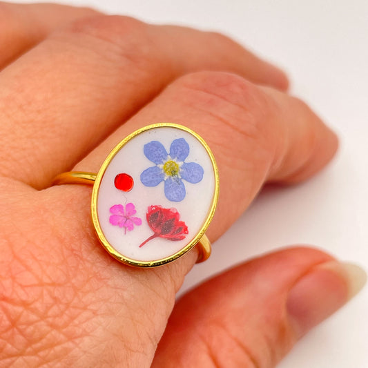 Ring with real flowers in Marie-Antoinette style