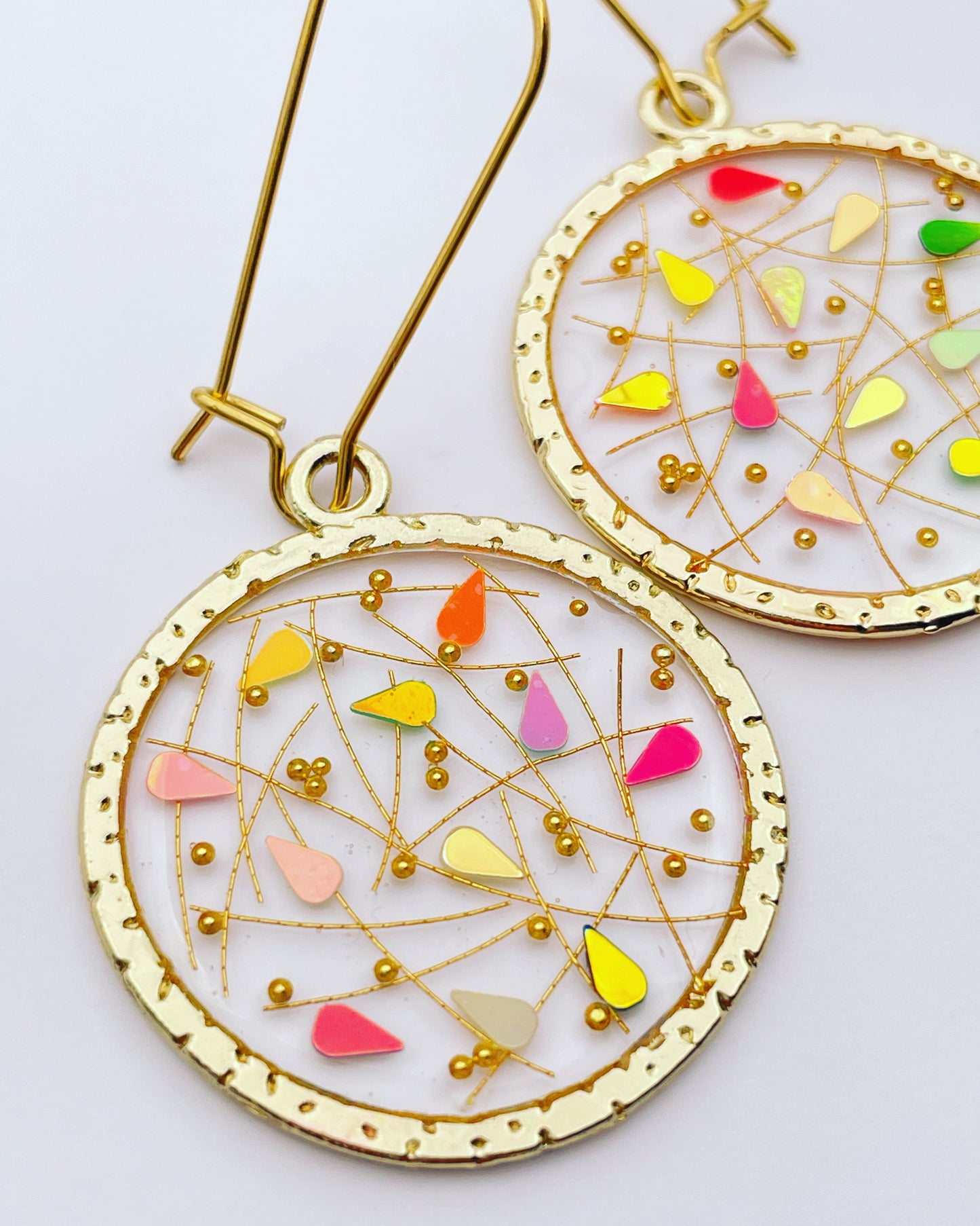 Elegant disco earrings with gold sparkles