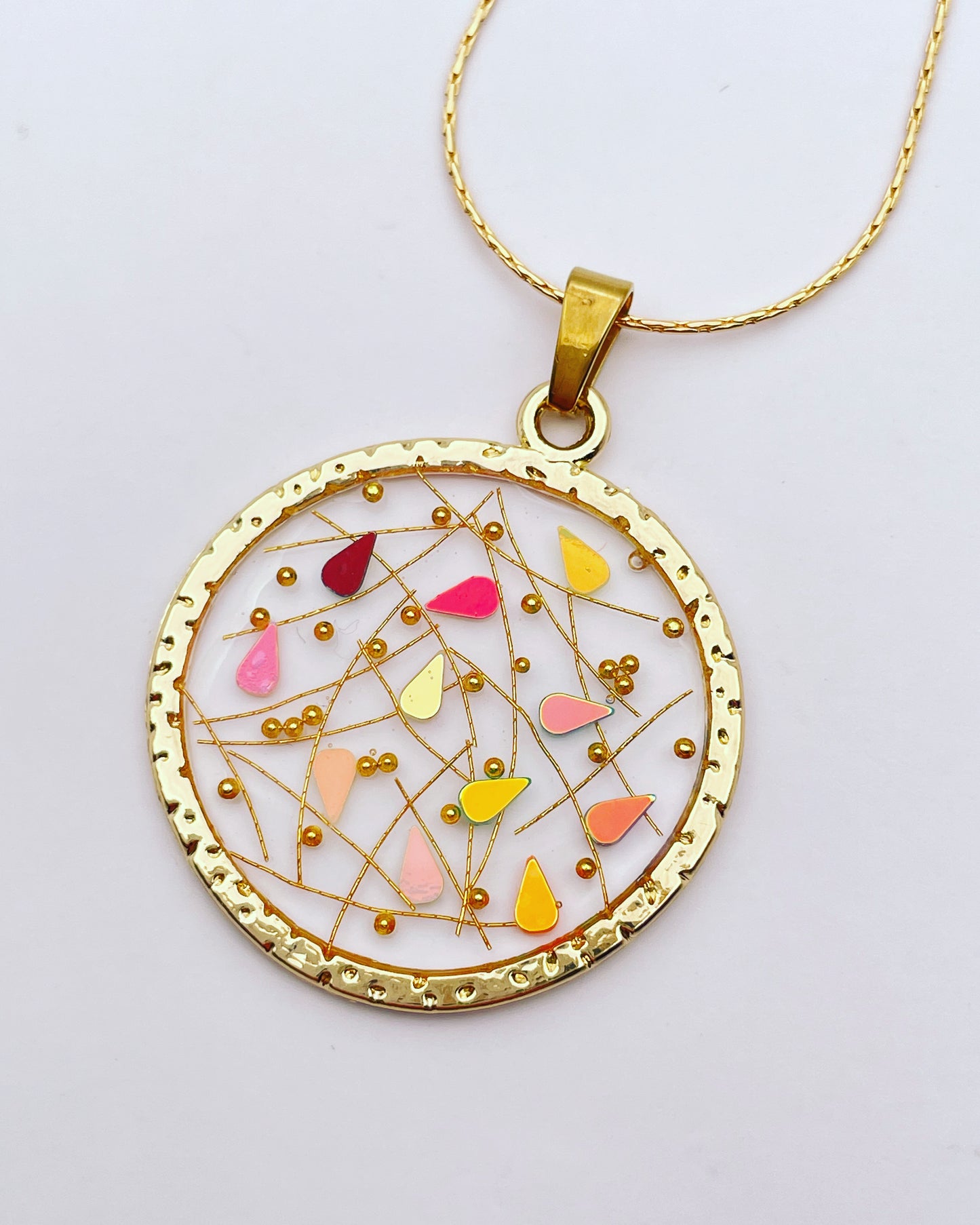 Elegant disco pendant necklace with gold sparkles