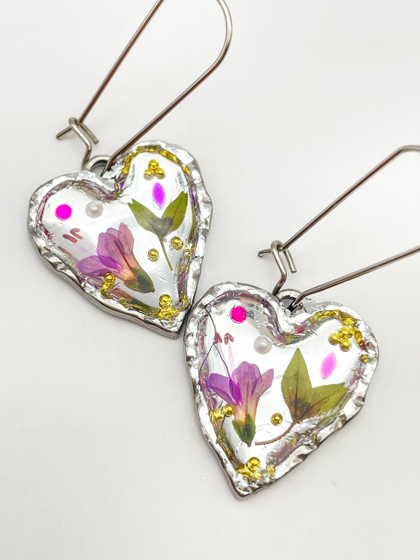 Silver heart earrings with pink flowers