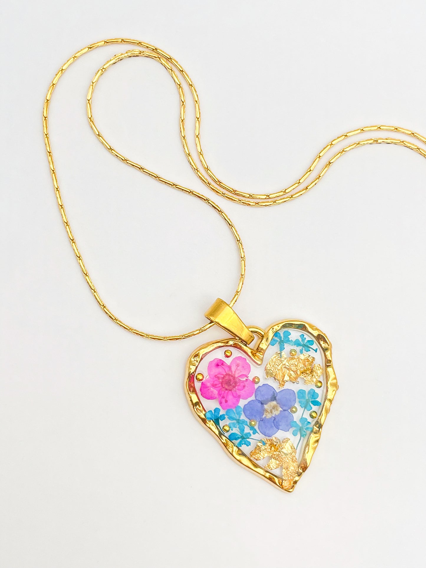 Heart necklace with forget-me-not and pink flowers