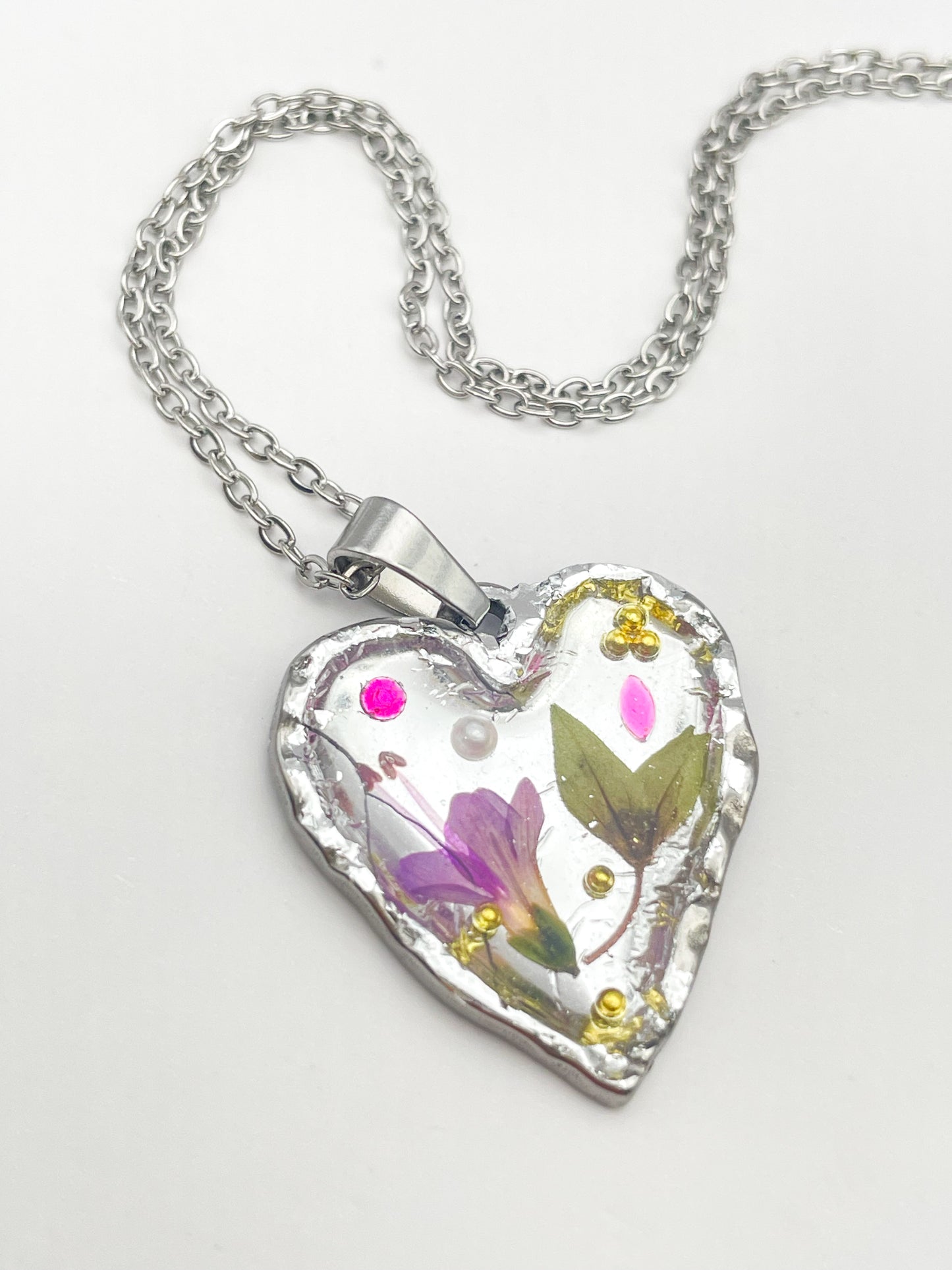 Silver heart necklace with pink flowers
