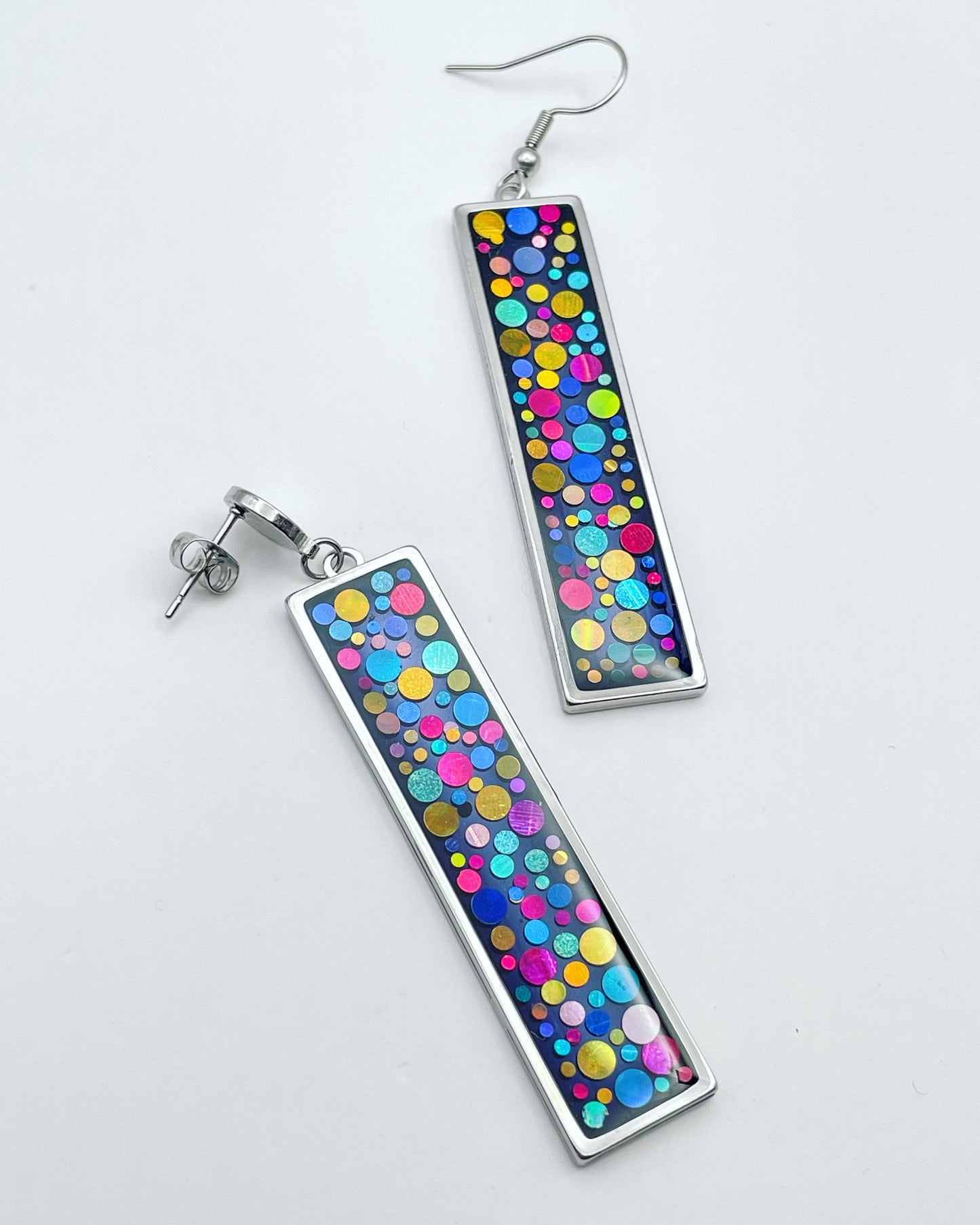 Long disco earrings with colourful sparkles in black lacquer