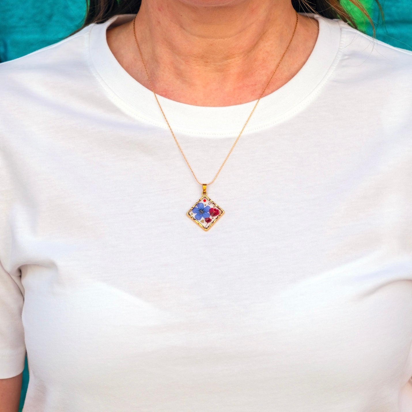 Square pendant necklace with red poppies and baby's breath
