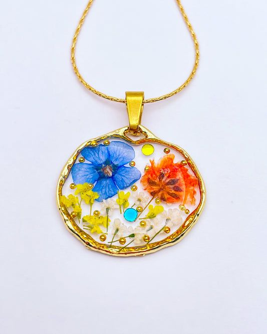 Pendant necklace with orange and blue flowers