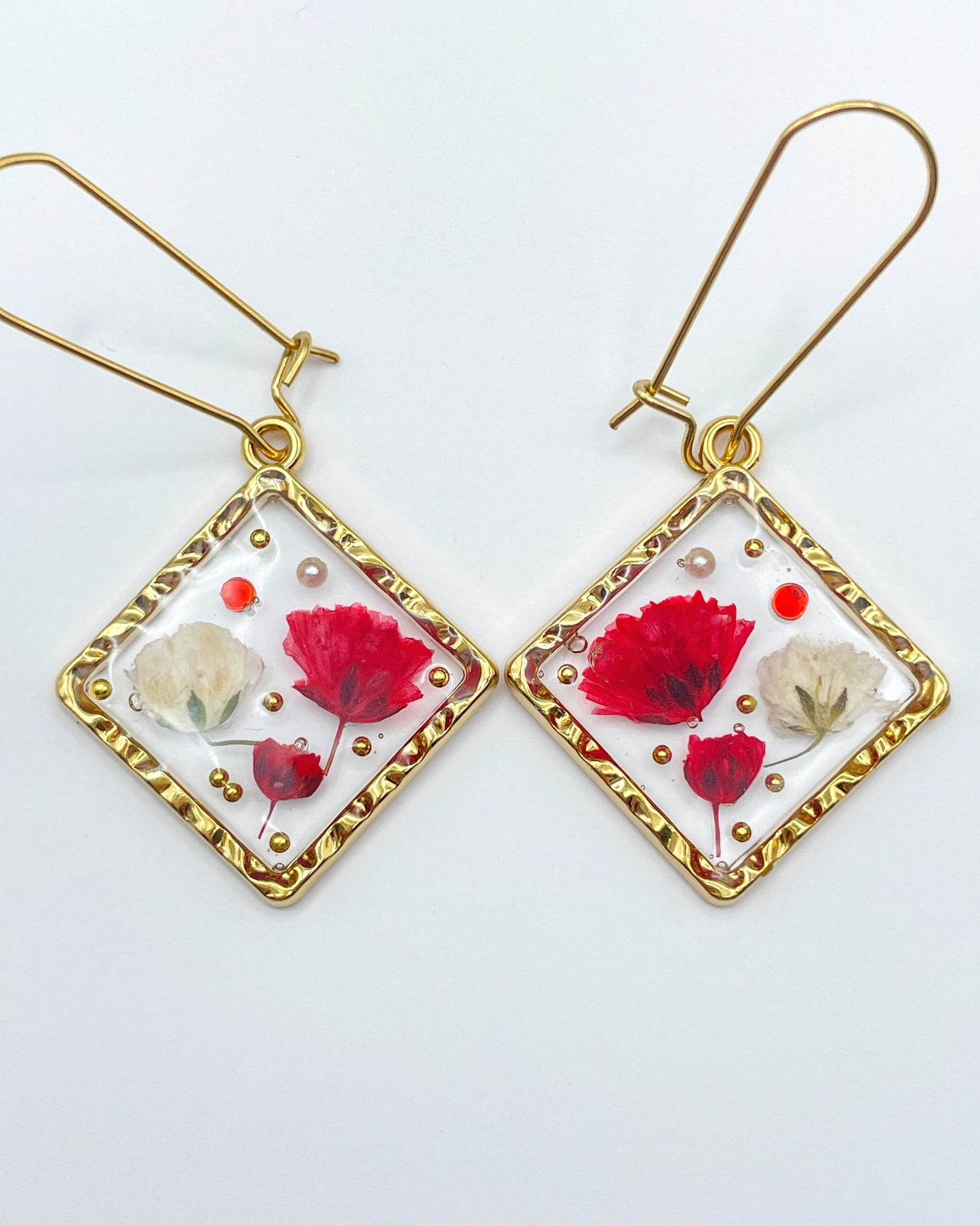 Square earrings with red poppies and gypsophila flowers