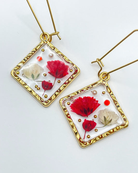 Square earrings with red poppies and gypsophila flowers