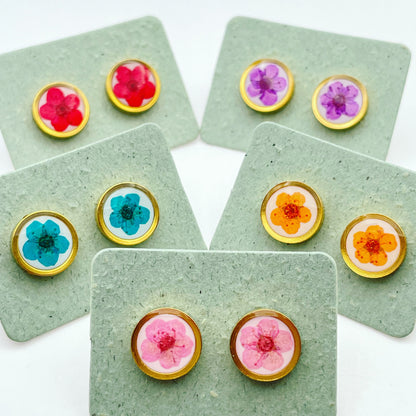 Stud earrings with colourful flowers in 10mm
