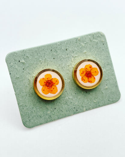 Stud earrings with colourful flowers in 10mm