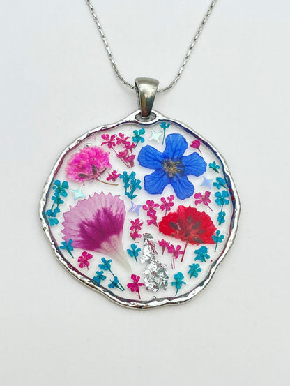 Statement necklace with colourful flowers in silver