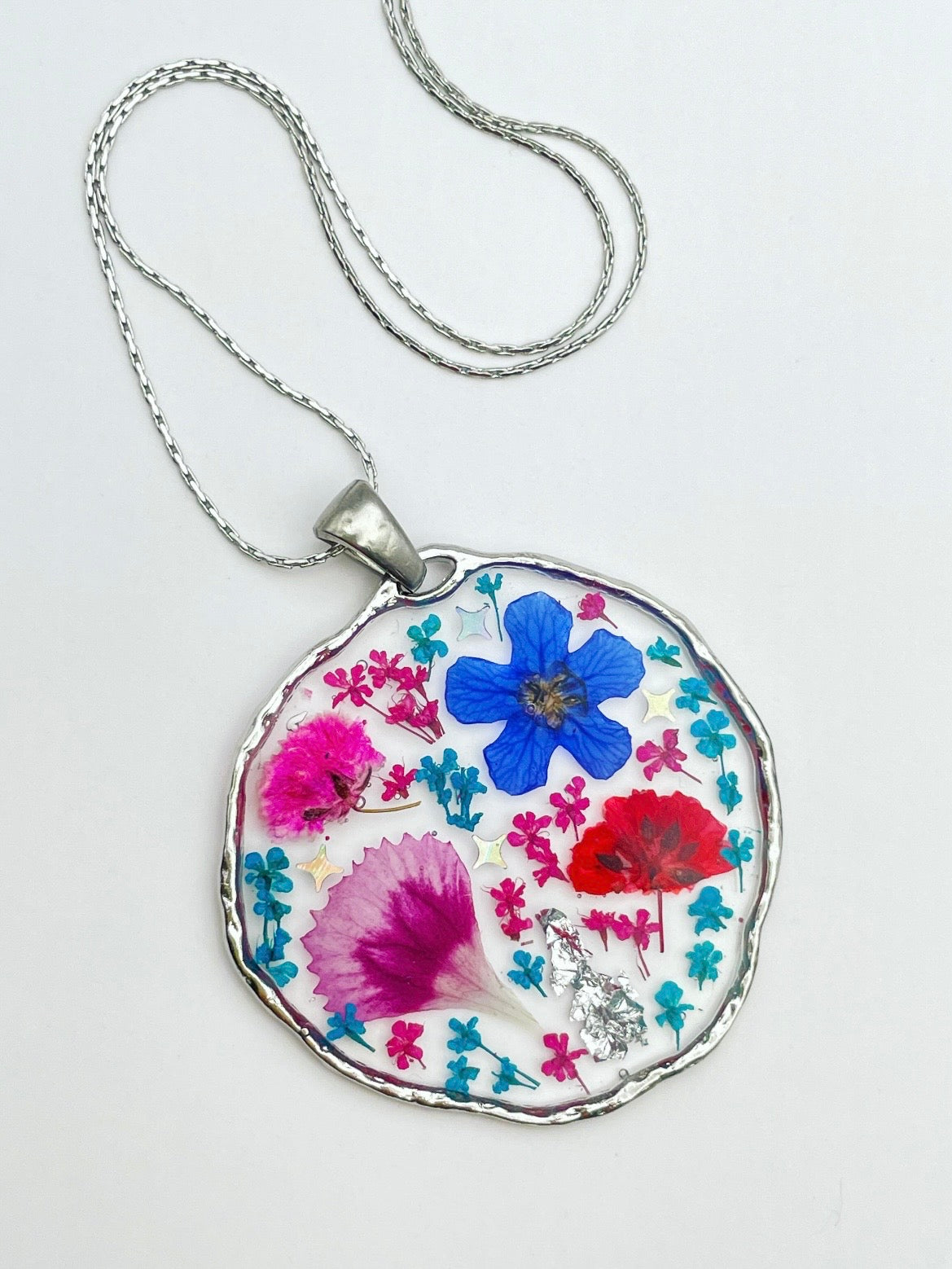 Statement necklace with colourful flowers in silver