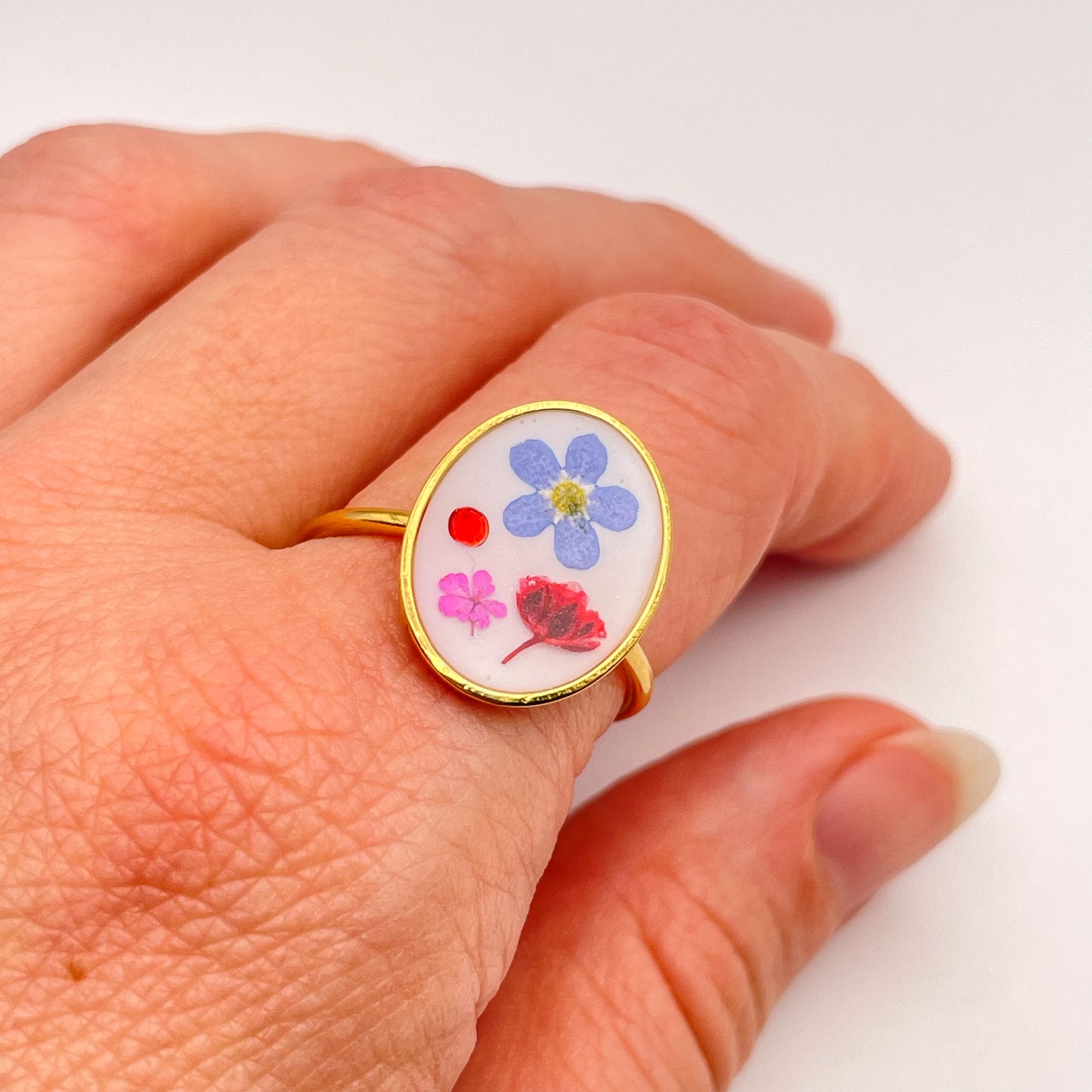 Ring with real flowers in Marie-Antoinette style