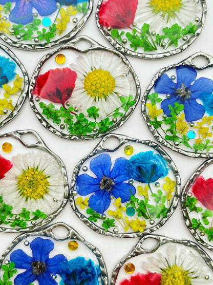 Bespoke customisable pendant necklace with real flowers