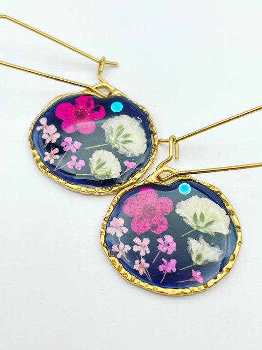 Black dangle earrings with pink and white flowers