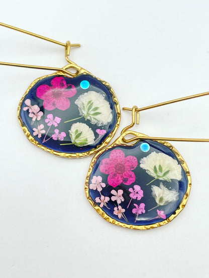 Black dangle earrings with pink and white flowers