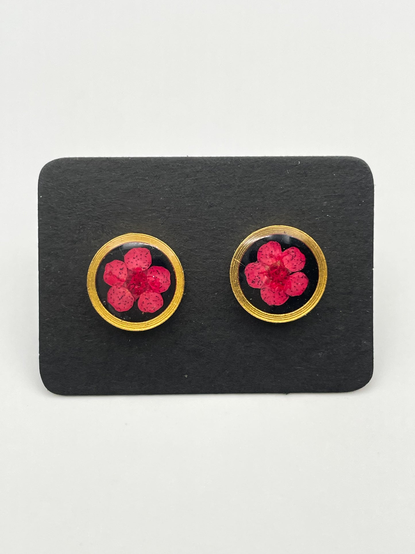 Stud earrings with red flowers in black lacquer