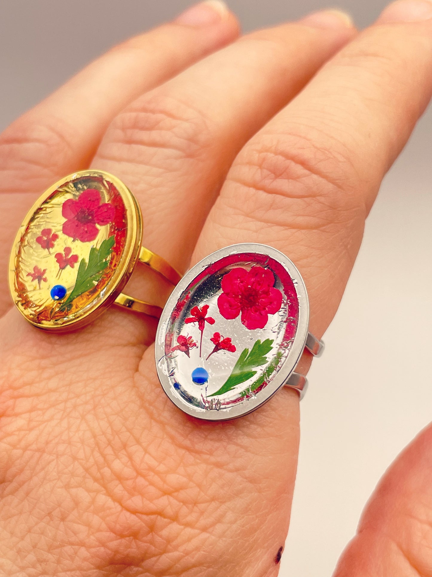 Cocktail ring with red flowers in oval shape