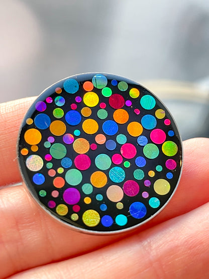 Disko-Brosche/-Anstecker mit bunten Glitzerelementen