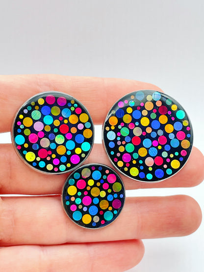 Disko-Brosche/-Anstecker mit bunten Glitzerelementen