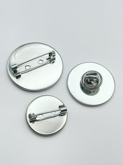 Disko-Brosche/-Anstecker mit bunten Glitzerelementen