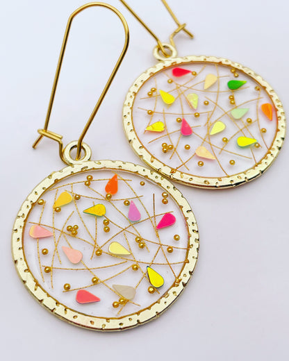 Elegant disco earrings with gold sparkles