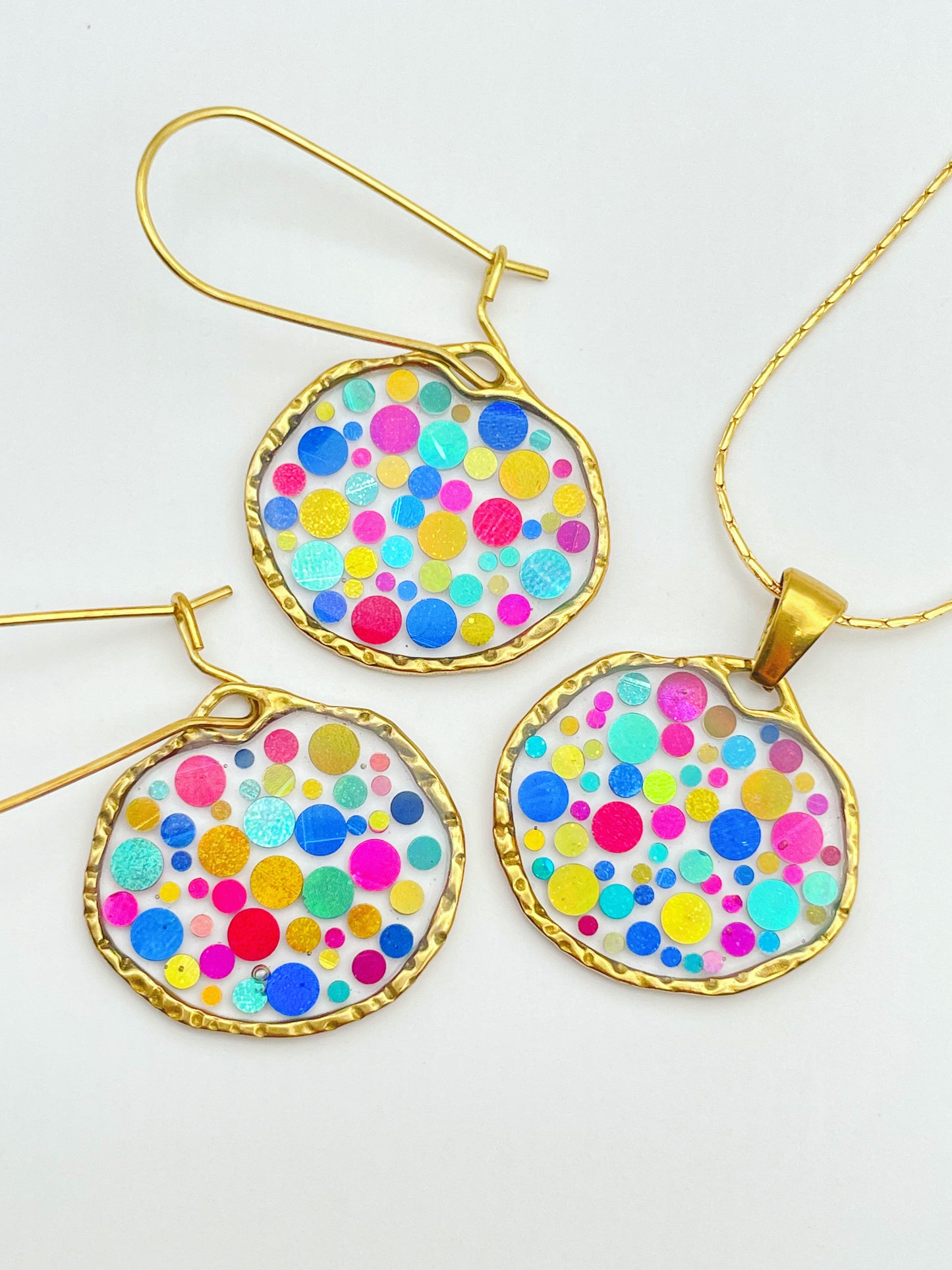 Small statement disco necklace with colourful sequins